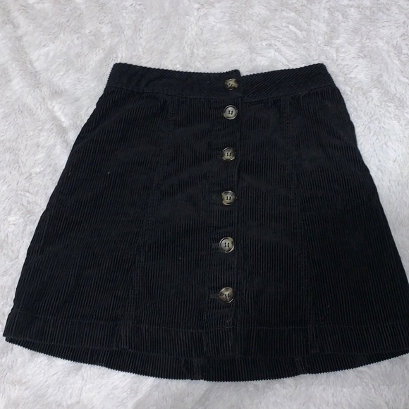 H&M Dresses & Skirts - H&M black Cordaroy skirt